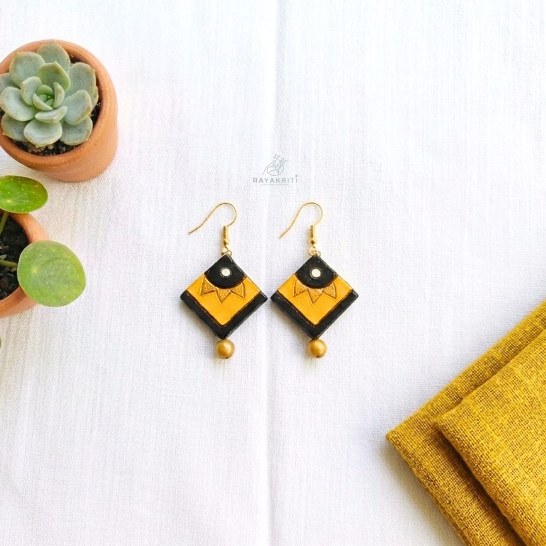 Beautiful Yellow And Black Terracotta Necklace With Earrings Set - Image 3
